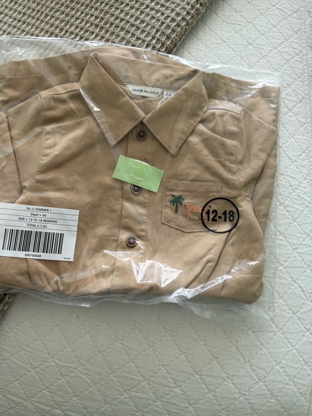 Janie and Jack
Safari Twill romper size 12-18 months. NWT MSRP $54